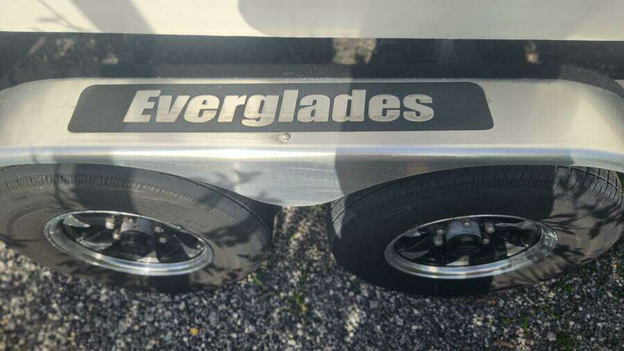 23ft Everglades Yacht For Sale