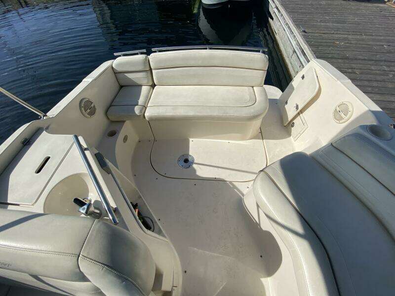 25ft Rinker Yacht For Sale