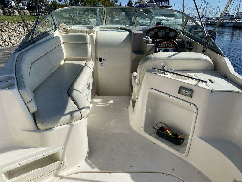 25ft Rinker Yacht For Sale