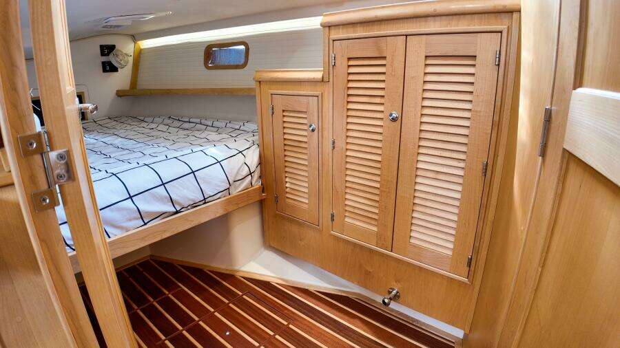 Hawkeye 43ft Island Packet Yacht For Sale