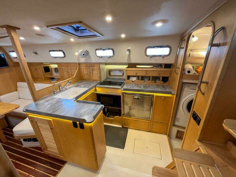 Hawkeye 43ft Island Packet Yacht For Sale