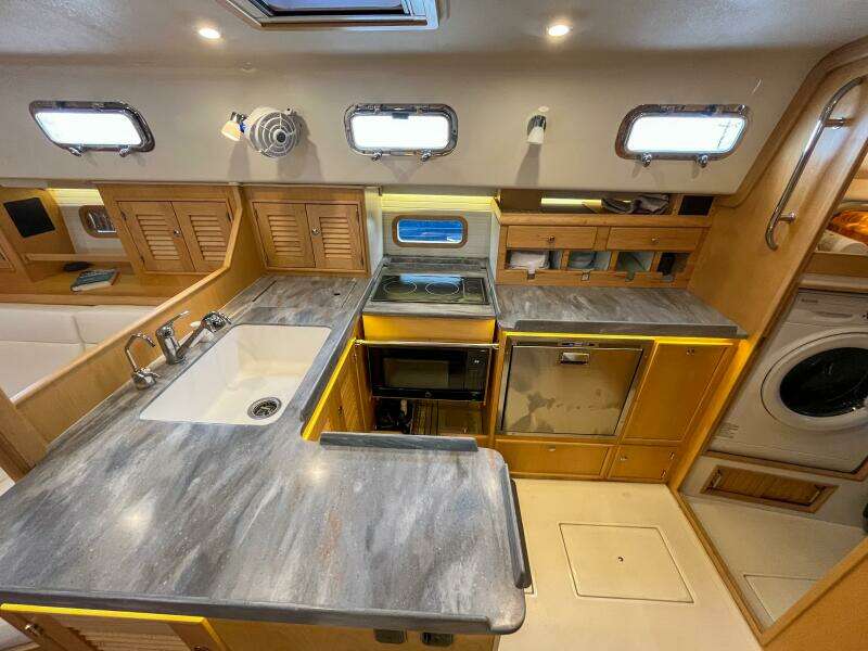 Hawkeye 43ft Island Packet Yacht For Sale