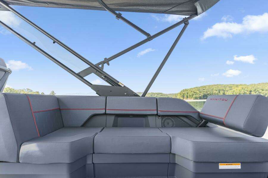 25ft Manitou Yacht For Sale