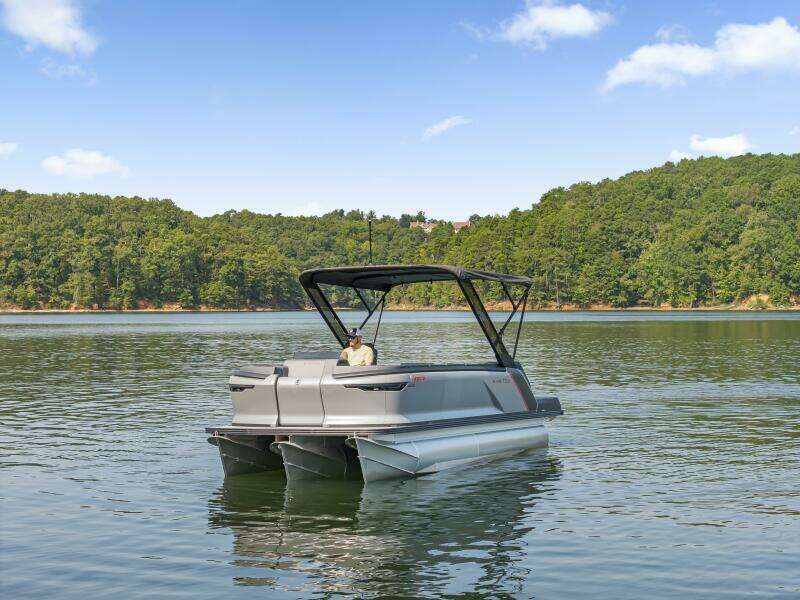 25ft Manitou Yacht For Sale