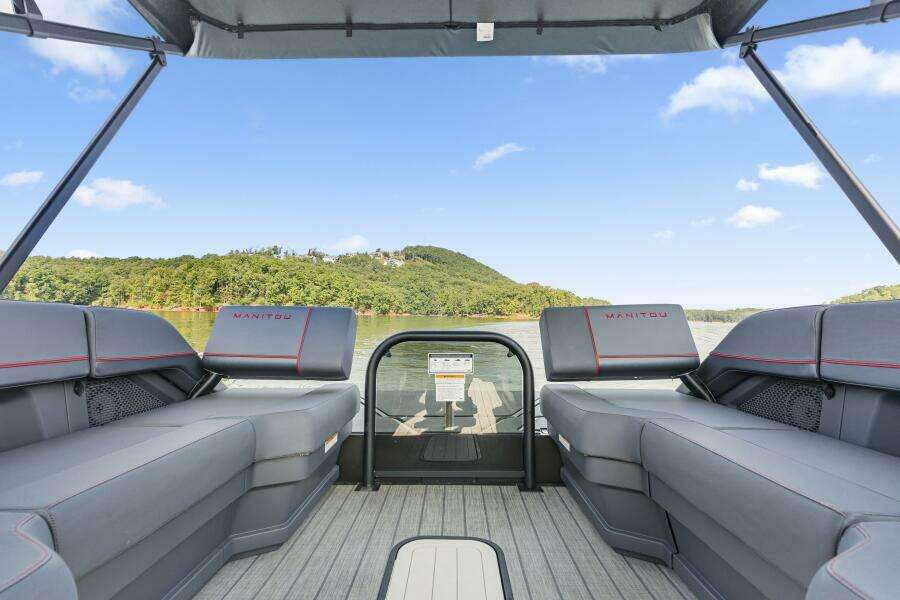 25ft Manitou Yacht For Sale