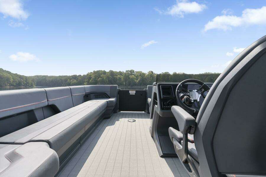25ft Manitou Yacht For Sale
