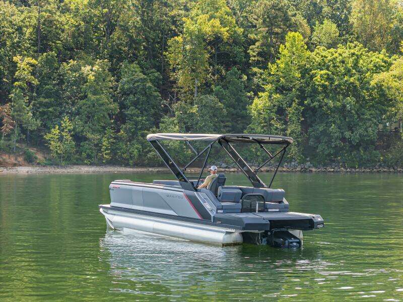 25ft Manitou Yacht For Sale