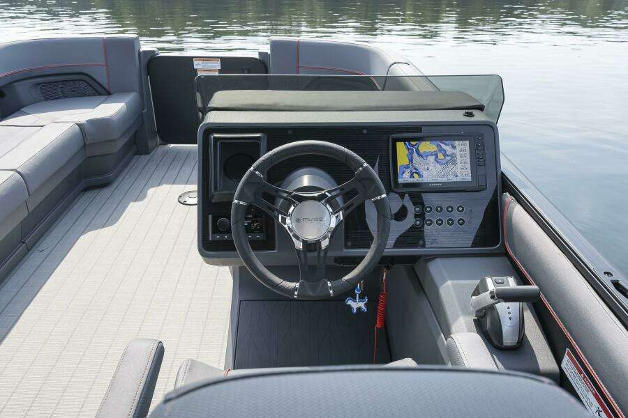 25ft Manitou Yacht For Sale