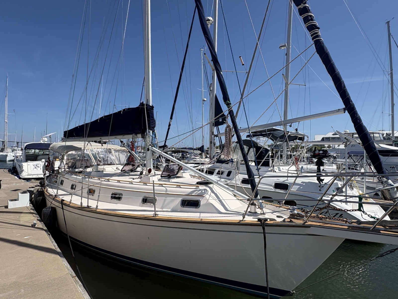 1995 Island Packet 40 "Dream Flower"