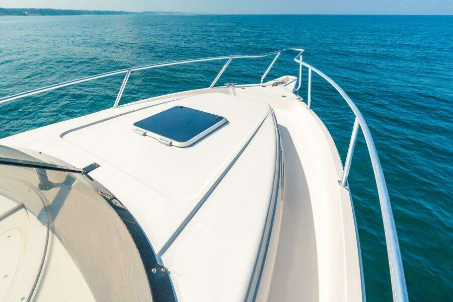 33ft Intrepid Yacht For Sale
