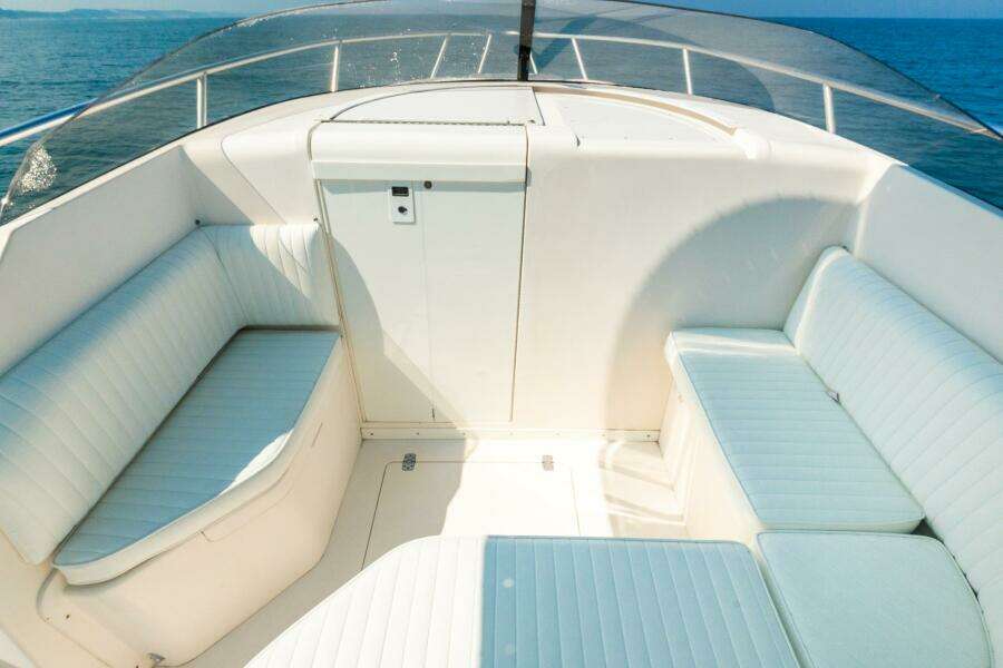 33ft Intrepid Yacht For Sale