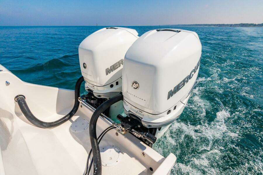 33ft Intrepid Yacht For Sale