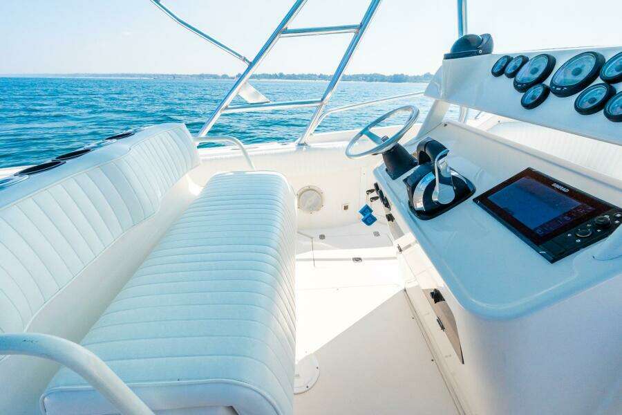 33ft Intrepid Yacht For Sale