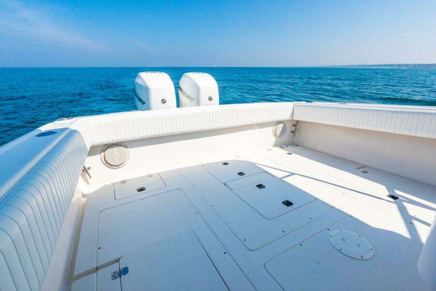 33ft Intrepid Yacht For Sale