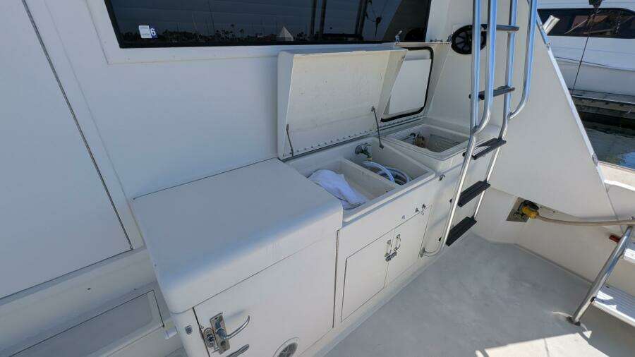 Mas Fina 55ft Hatteras Yacht For Sale