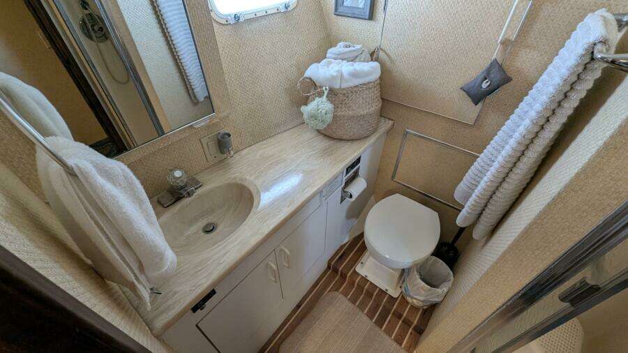 Mas Fina 55ft Hatteras Yacht For Sale