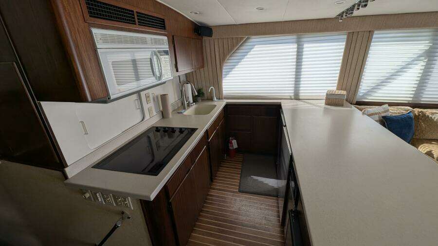 Mas Fina 55ft Hatteras Yacht For Sale