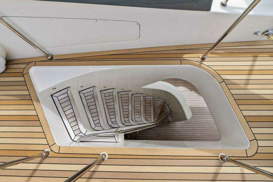 Noah s 94ft Ferretti Yachts Yacht For Sale