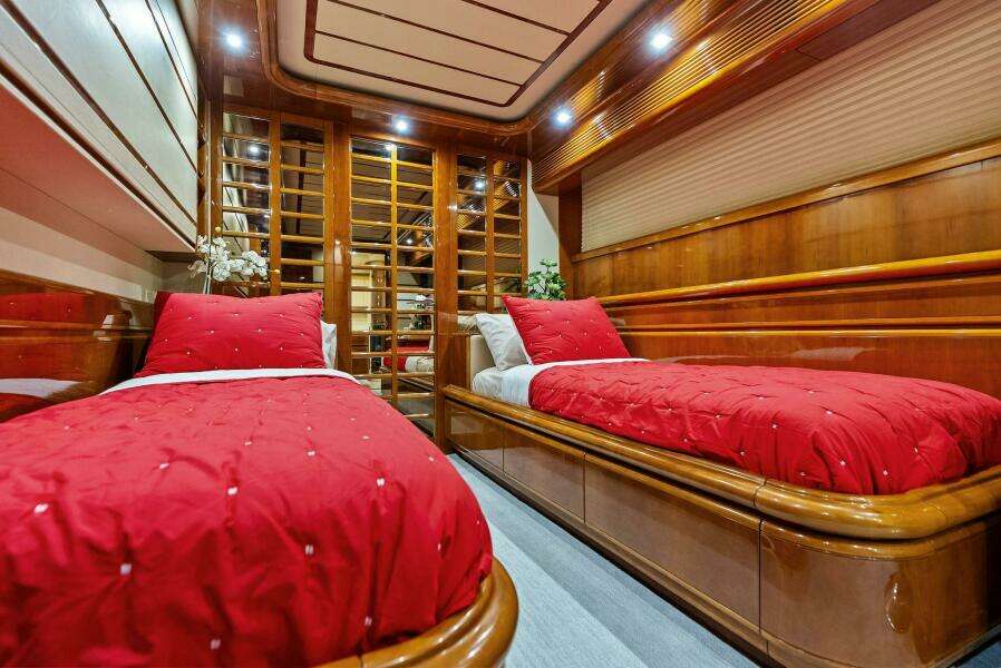 2004 Ferretti 94 Motor Yacht