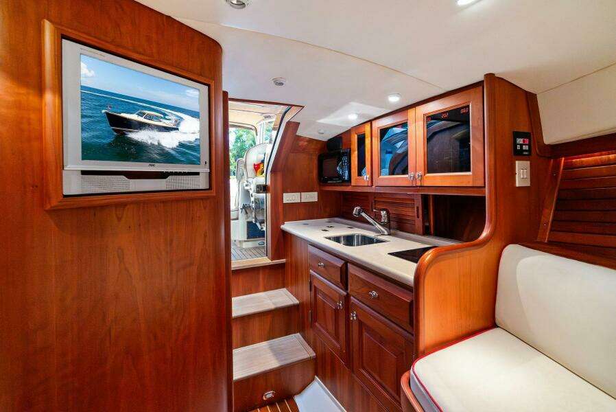 CAPRI 38ft Hinckley Yacht For Sale