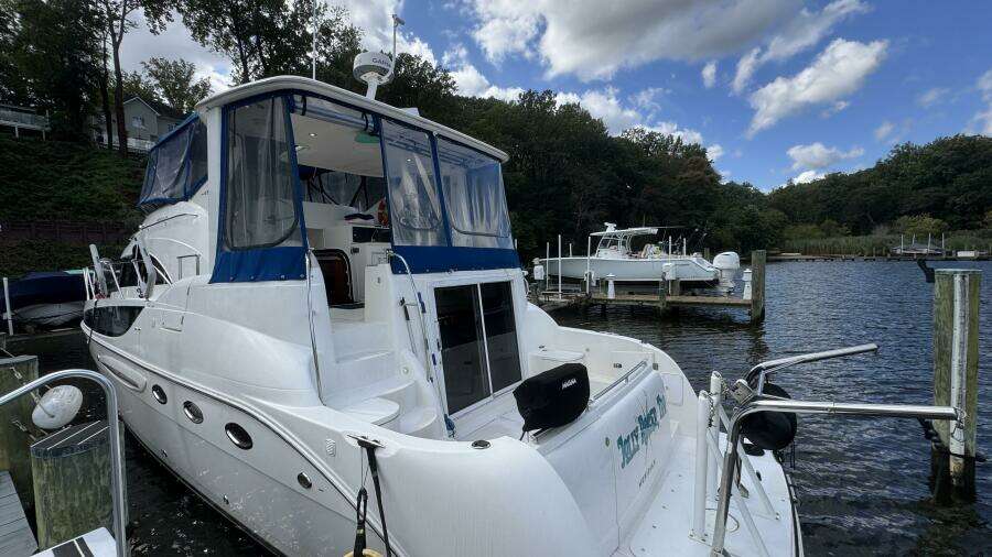 2004 Meridian 459 Stern