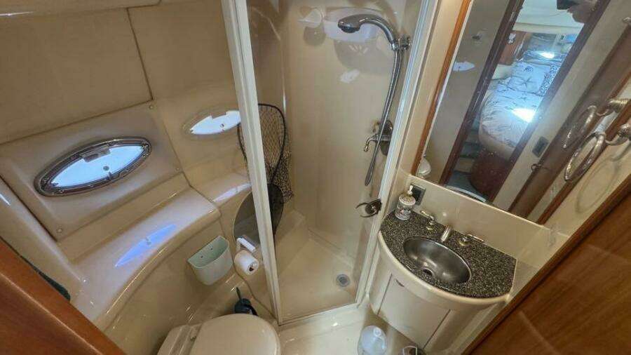 2004 Meridian 459 VIP Ensuite Head
