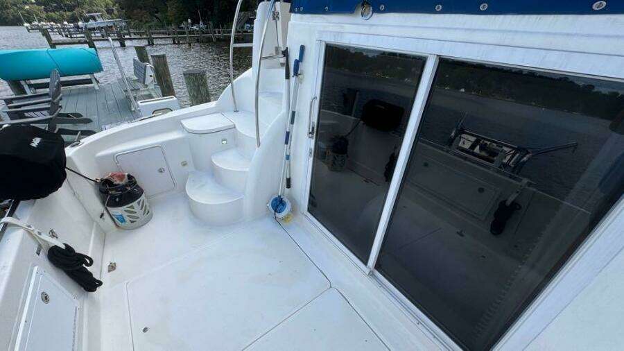 2004 Meridian 459 Aft Platform