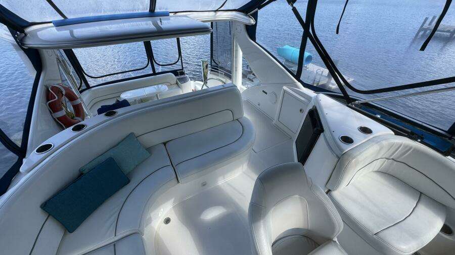 2004 Meridian 459 Flybridge Seating