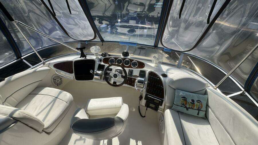 2004 Meridian 459 Flybridge Helm