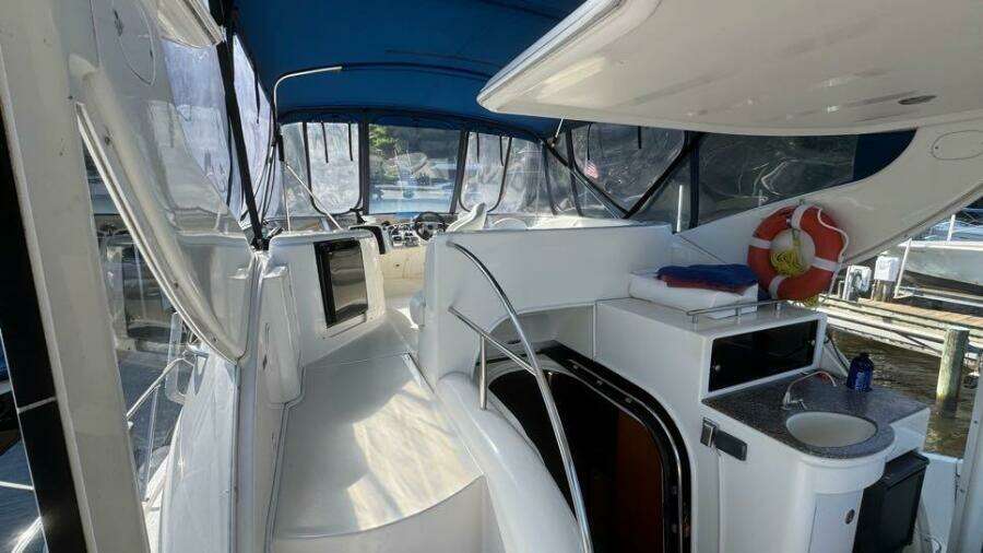 2004 Meridian 459 Aft Sundeck