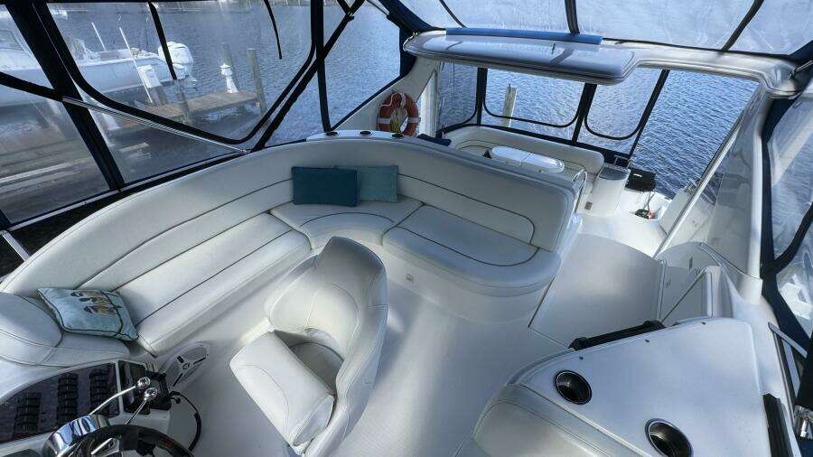 2004 Meridian 459 Flybridge Seating