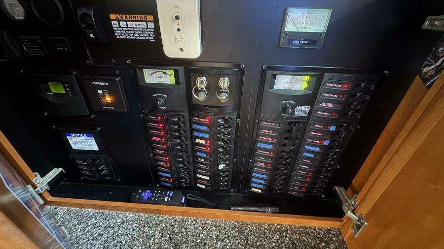 2004 Meridian 459 Control Panel