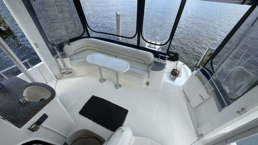 2004 Meridian 459 Aft Sundeck