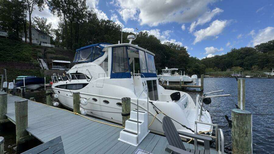 2004 Meridian 459 Stern