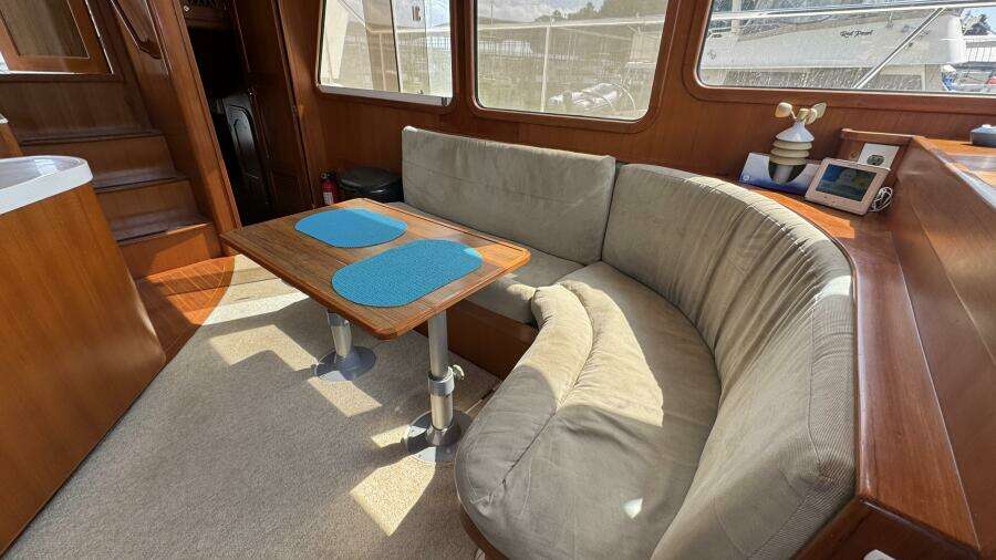 Salon looking port