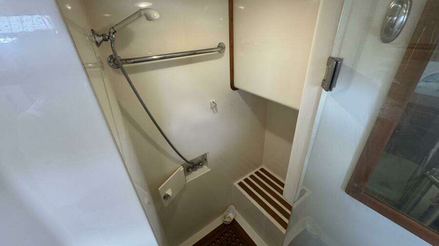 Primary Aft Stateroom Ensuite Head