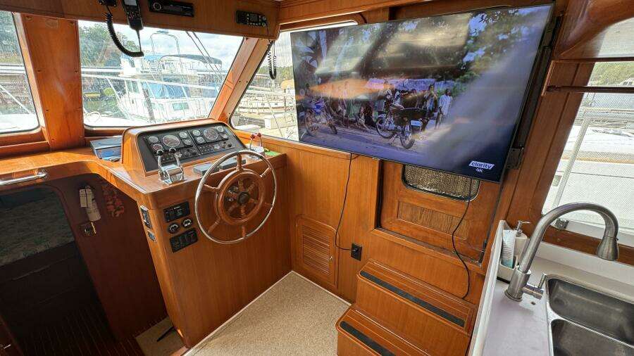 Salon looking starboard