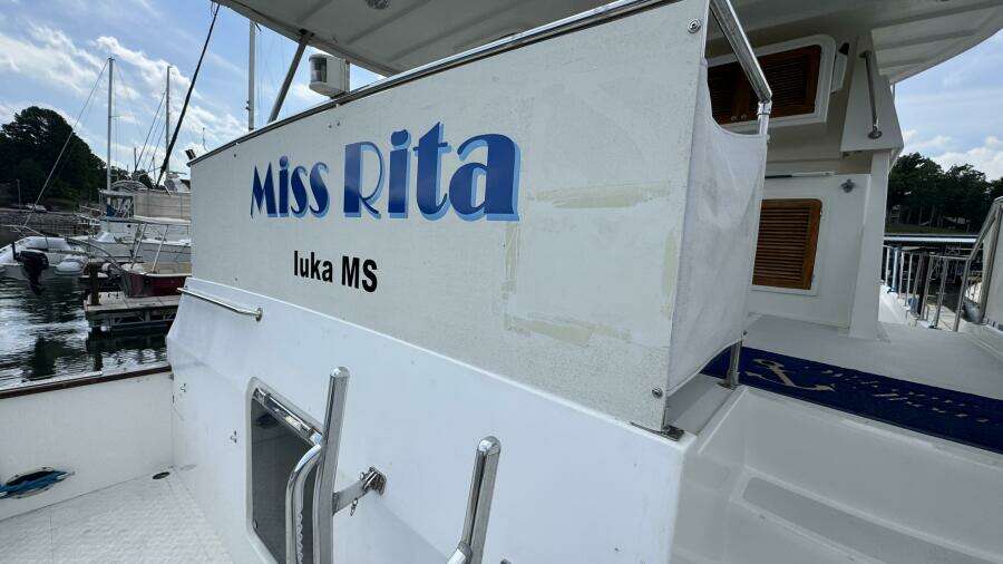 Exterior Stern
