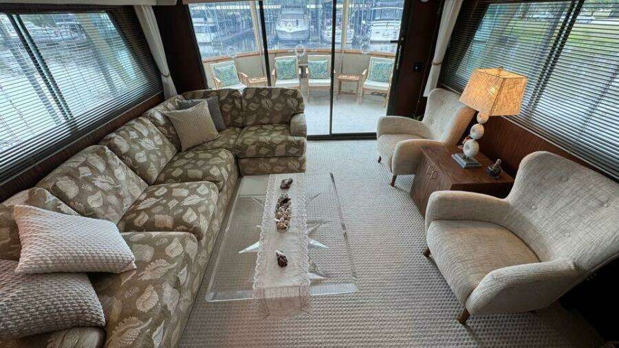 Salon looking aft
