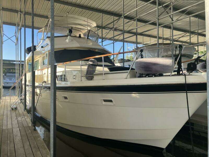 LiLa Blue 54ft Hatteras Yacht For Sale