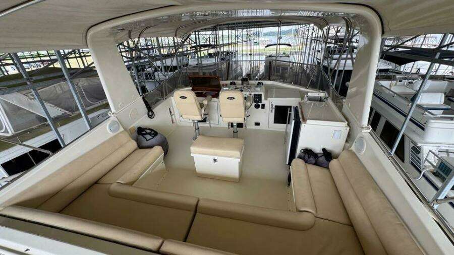 Flybridge looking forward