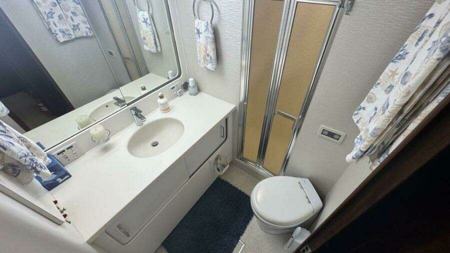 Primary Ensuite Head