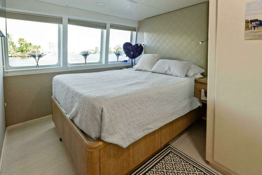 PEGASUS IX 92ft Sabre Yacht For Sale