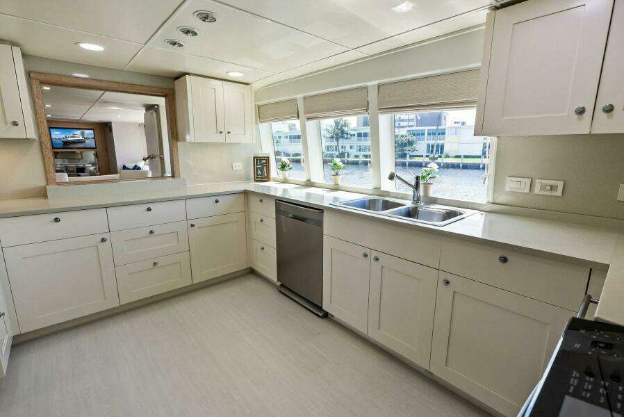 PEGASUS IX 92ft Sabre Yacht For Sale