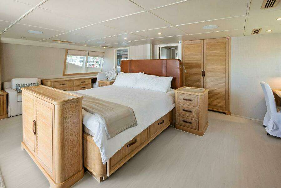 PEGASUS IX 92ft Sabre Yacht For Sale