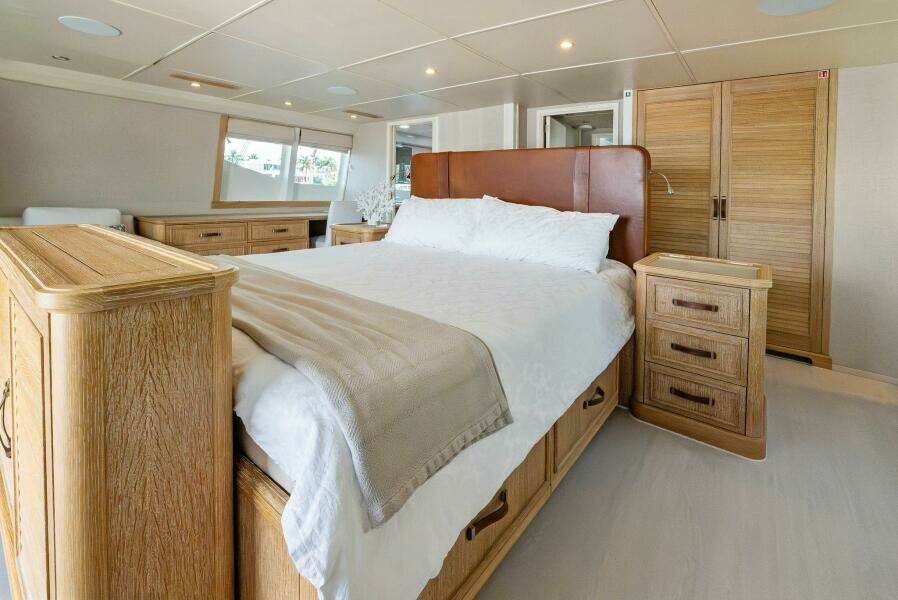 PEGASUS IX 92ft Sabre Yacht For Sale