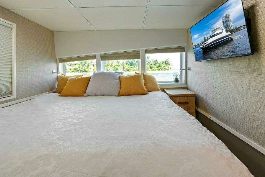 PEGASUS IX 92ft Sabre Yacht For Sale