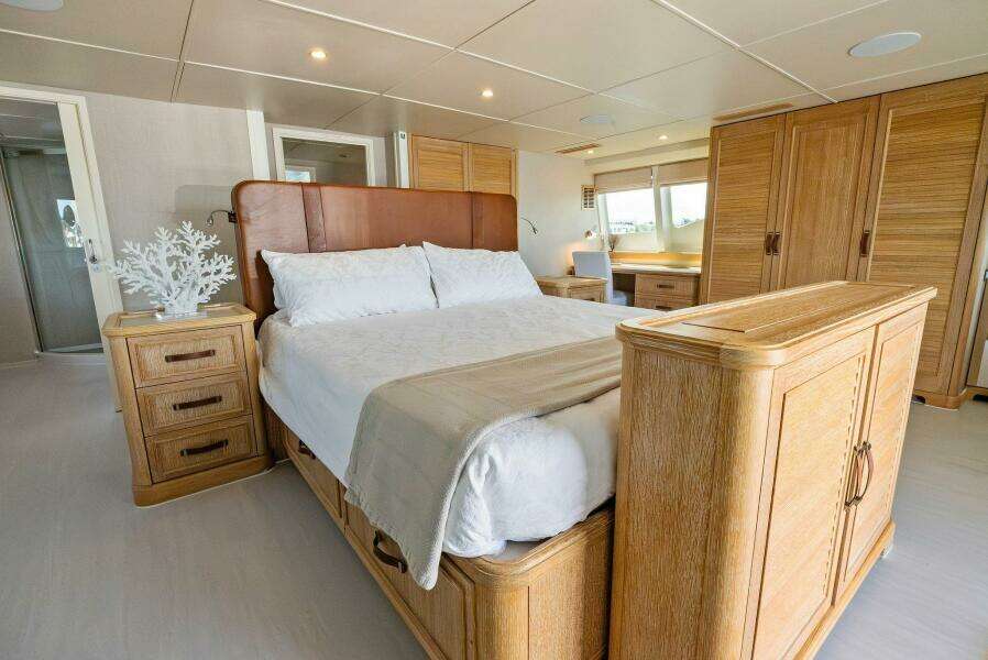 PEGASUS IX 92ft Sabre Yacht For Sale