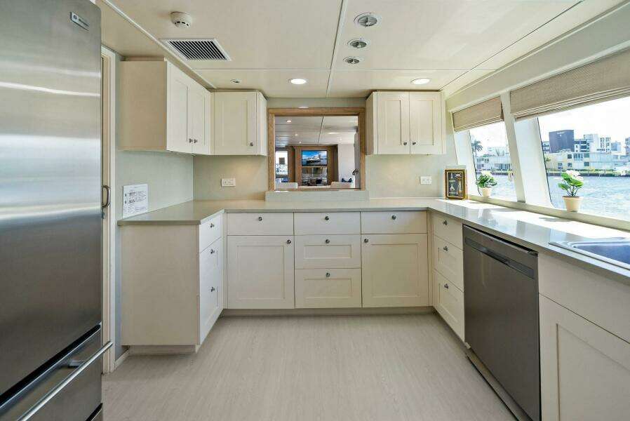 PEGASUS IX 92ft Sabre Yacht For Sale