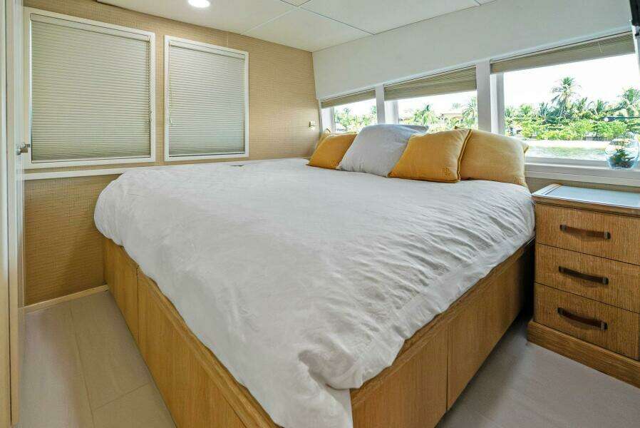 PEGASUS IX 92ft Sabre Yacht For Sale